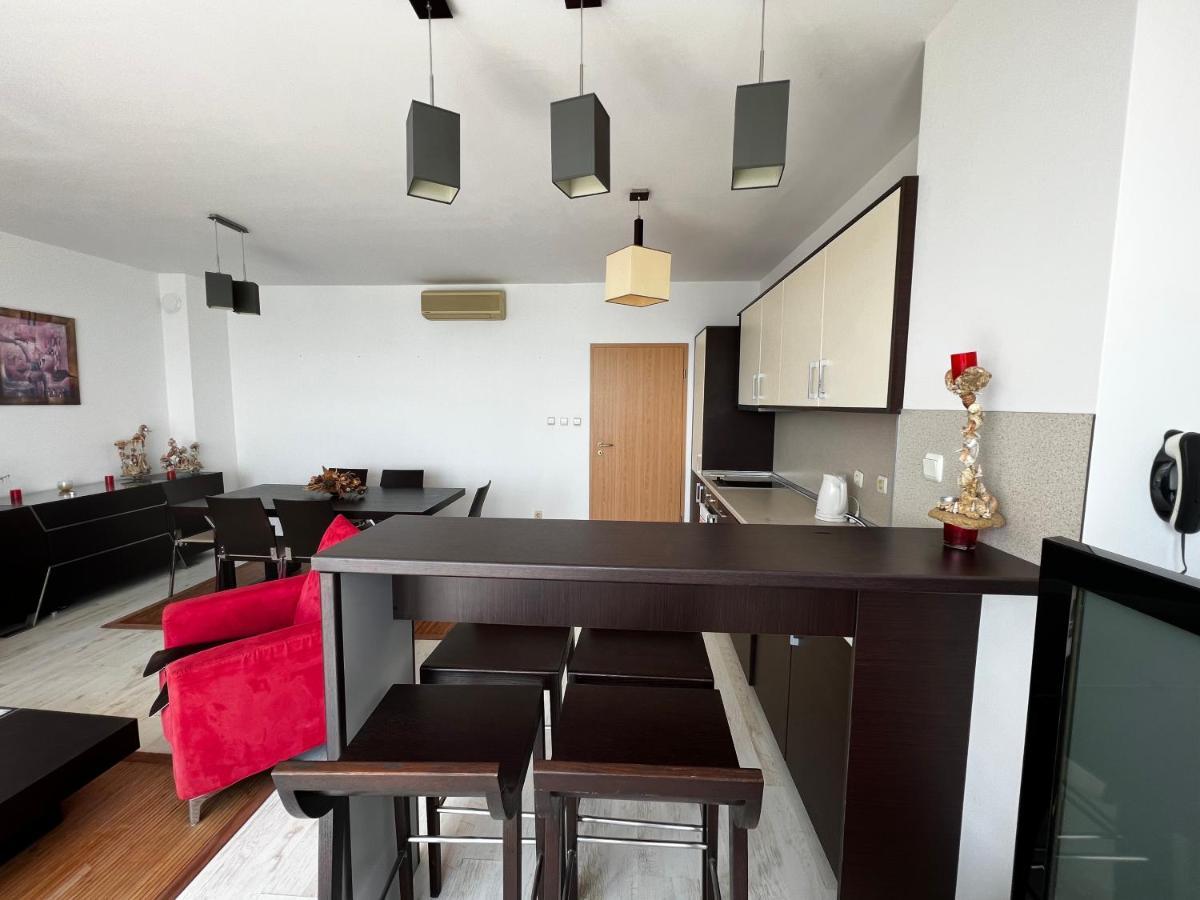 Modern Beachfront Apartment With Pool 라브다 외부 사진