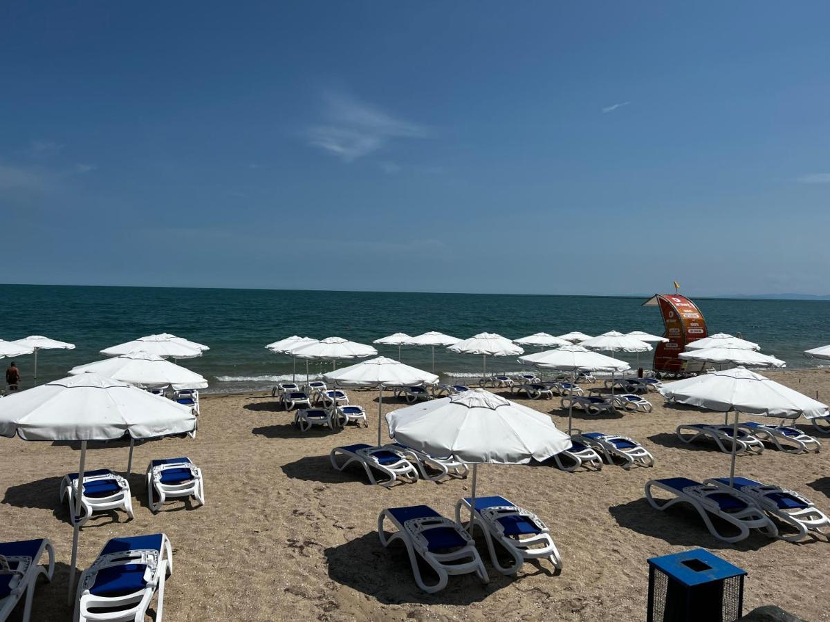 Modern Beachfront Apartment With Pool 라브다 외부 사진