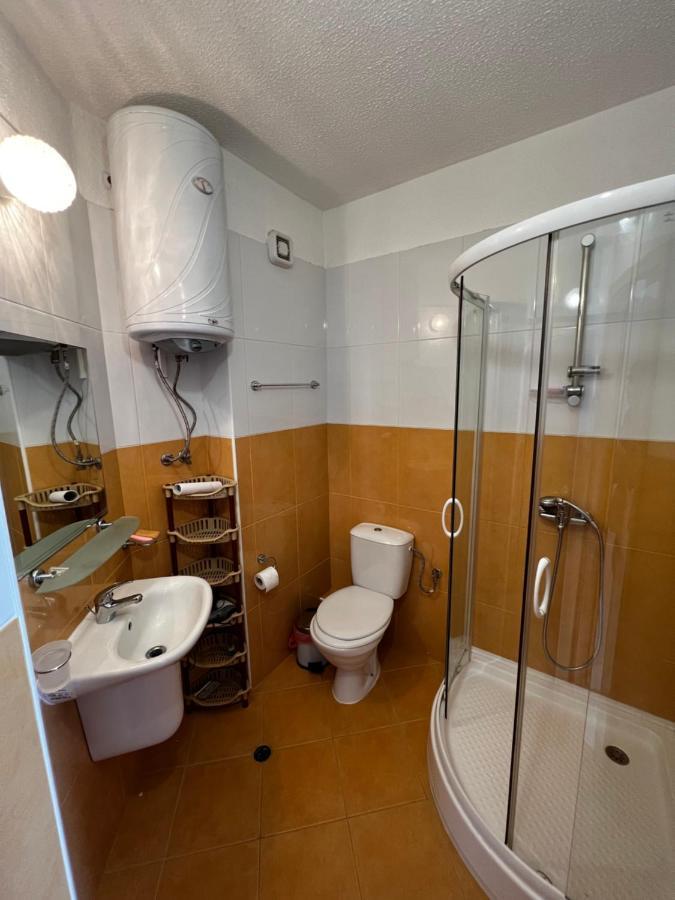 Modern Beachfront Apartment With Pool 라브다 외부 사진