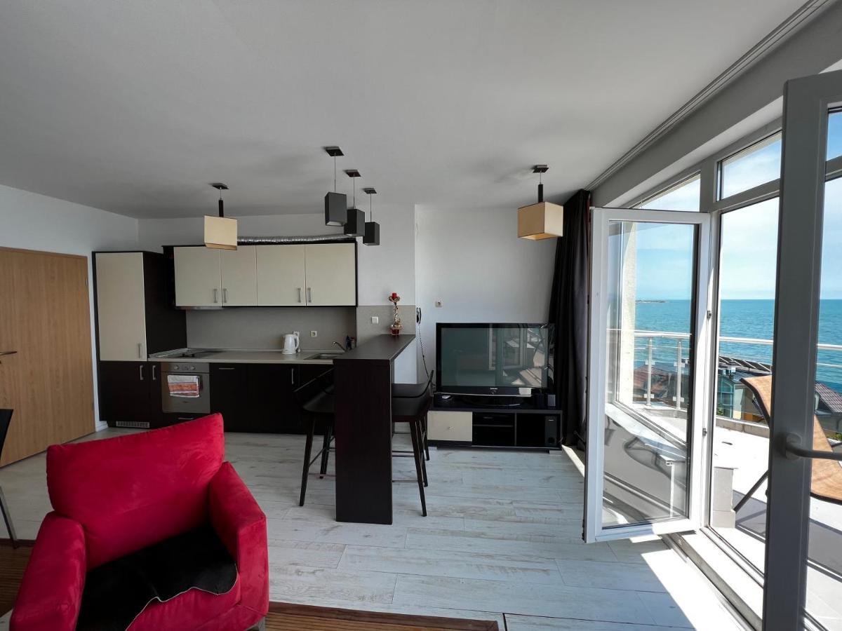 Modern Beachfront Apartment With Pool 라브다 외부 사진