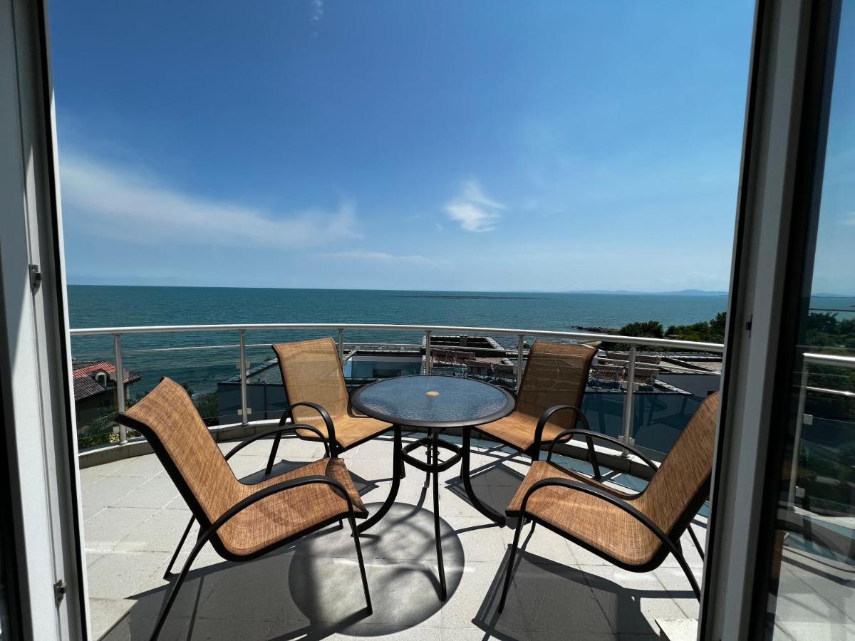 Modern Beachfront Apartment With Pool 라브다 외부 사진