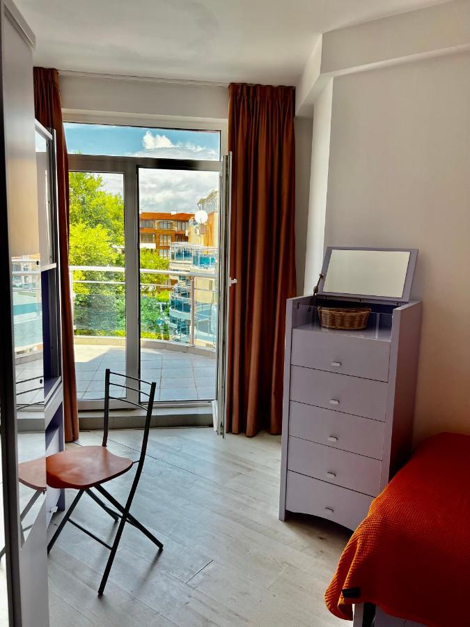 Modern Beachfront Apartment With Pool 라브다 외부 사진